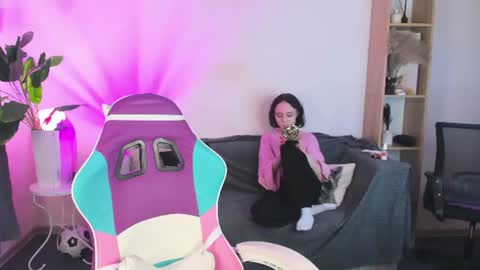 Snapshot of elira_vane chatting on 06-24-26, 03:49 Elira Vane online show from 06-24-26, 03:49