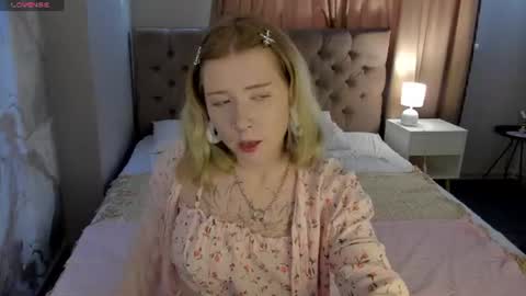 Snapshot of elira_vane chatting on 07-20-26, 02:59 Elira Vane online show from 07-20-26, 02:59