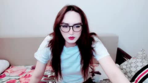 Snapshot of elisa_2001 chatting on 05-19-26, 12:05 Liza online show from 05-19-26, 12:05