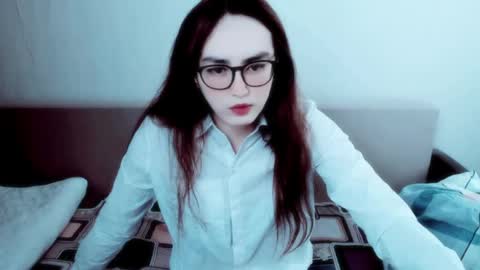 Snapshot of elisa_2001 chatting on 06-08-26, 02:28 Liza online show from 06-08-26, 02:28