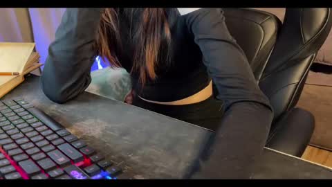 Snapshot of elisa_north chatting on 01-29-25, 11:20 Elisa North online show from 01-29-25, 11:20