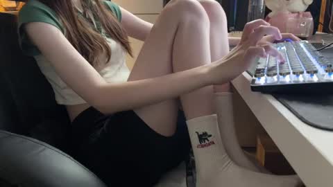 Snapshot of elisa_north chatting on 02-04-25, 02:28 Elisa North online show from 02-04-25, 02:28