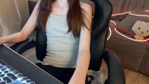 Snapshot of elisa_north chatting on 02-18-25, 07:10 Elisa North online show from 02-18-25, 07:10