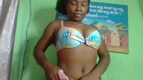 Snapshot of elisabeth2525 chatting on 01-18-25, 07:28 elisabeth2525 online show from 01-18-25, 07:28