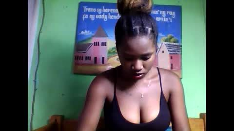 Snapshot of elisabeth2525 chatting on 02-11-25, 08:05 elisabeth2525 online show from 02-11-25, 08:05