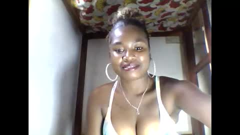 Snapshot of elisabeth2525 chatting on 10-13-25, 07:41 elisabeth2525 online show from 10-13-25, 07:41