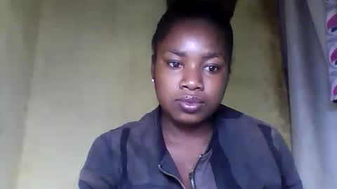 Snapshot of elisabeth2525 chatting on 06-16-26, 07:05 elisabeth2525 online show from 06-16-26, 07:05