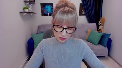 Snapshot of elisabethmills chatting on 01-03-25, 07:39 Elisabeth online show from 01-03-25, 07:39