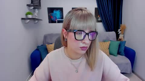 Snapshot of elisabethmills chatting on 01-11-25, 11:12 Elisabeth online show from 01-11-25, 11:12