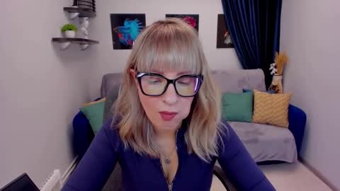 Snapshot of elisabethmills chatting on 01-16-25, 05:12 Elisabeth online show from 01-16-25, 05:12