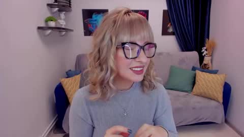 Snapshot of elisabethmills chatting on 01-23-25, 04:37 Elisabeth online show from 01-23-25, 04:37