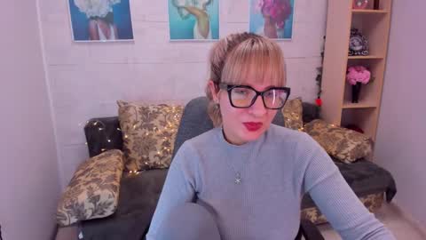 Snapshot of elisabethmills chatting on 01-25-25, 01:30 Elisabeth online show from 01-25-25, 01:30