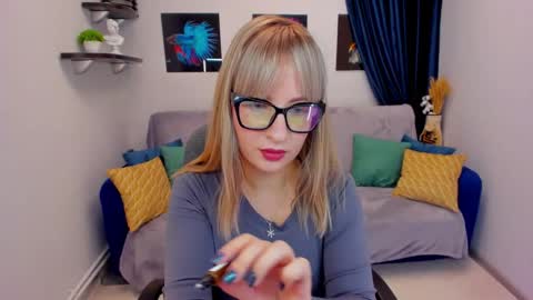 Snapshot of elisabethmills chatting on 01-27-25, 06:52 Elisabeth online show from 01-27-25, 06:52