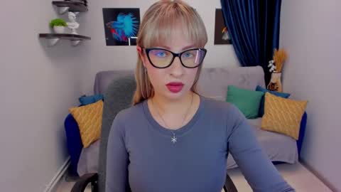 Snapshot of elisabethmills chatting on 01-28-25, 07:53 Elisabeth online show from 01-28-25, 07:53