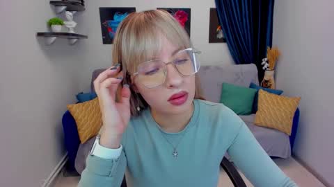 Snapshot of elisabethmills chatting on 01-29-25, 11:41 Elisabeth online show from 01-29-25, 11:41