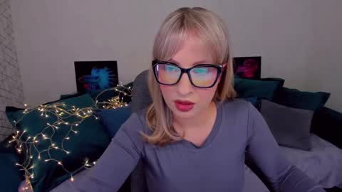 Snapshot of elisabethmills chatting on 02-10-25, 04:47 Elisabeth online show from 02-10-25, 04:47