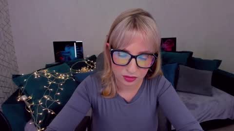 Snapshot of elisabethmills chatting on 02-10-25, 07:49 Elisabeth online show from 02-10-25, 07:49