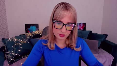 Snapshot of elisabethmills chatting on 02-11-25, 11:43 Elisabeth online show from 02-11-25, 11:43