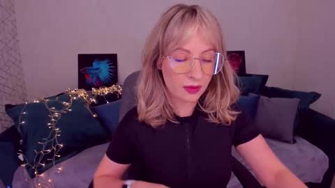 Snapshot of elisabethmills chatting on 02-17-25, 05:32 Elisabeth online show from 02-17-25, 05:32