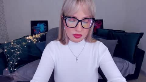 Snapshot of elisabethmills chatting on 02-21-25, 04:59 Elisabeth online show from 02-21-25, 04:59