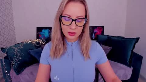 Snapshot of elisabethmills chatting on 03-10-25, 12:26 Elisabeth online show from 03-10-25, 12:26