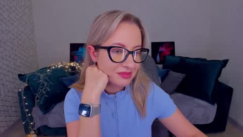 Snapshot of elisabethmills chatting on 03-10-25, 03:30 Elisabeth online show from 03-10-25, 03:30