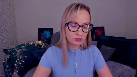 Snapshot of elisabethmills chatting on 03-11-25, 02:29 Elisabeth online show from 03-11-25, 02:29