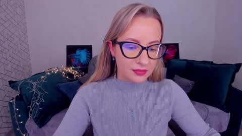 Snapshot of elisabethmills chatting on 03-12-25, 12:47 Elisabeth online show from 03-12-25, 12:47