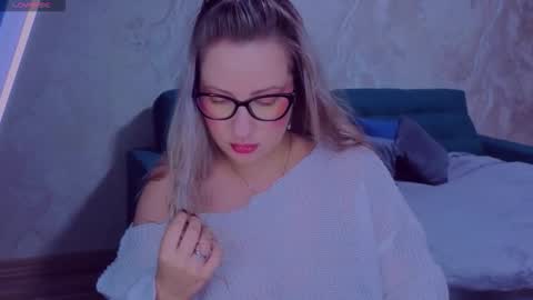 Snapshot of elisabethmills chatting on 10-17-25, 09:50 Elisabeth online show from 10-17-25, 09:50