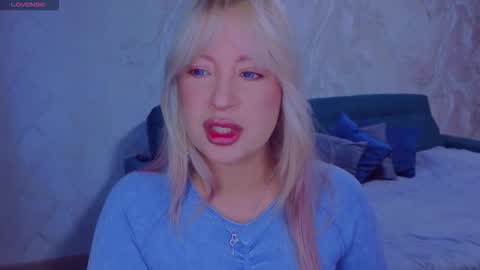 Snapshot of elisabethmills chatting on 12-02-25, 09:03 Elisabeth online show from 12-02-25, 09:03