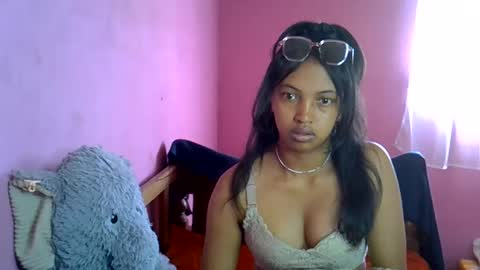 elisah01 online show from 05-20-26, 06:41