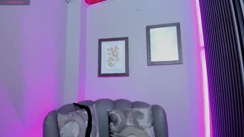 Snapshot of elisasue chatting on 02-25-26, 04:33 Elisa Sue online show from 02-25-26, 04:33