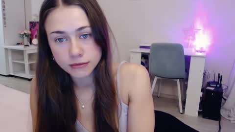 Elis online show from 11-13-25, 05:06