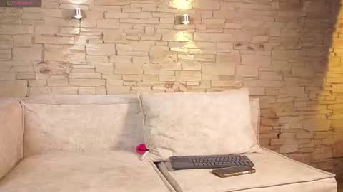 Snapshot of elise_diamond chatting on 06-27-26, 01:10 Elise diamond online show from 06-27-26, 01:10