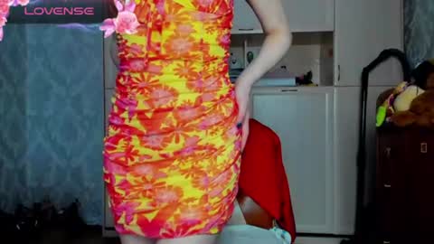 Elise online show from 06-15-26, 08:38