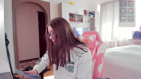 Elise    online show from 02-28-25, 10:30