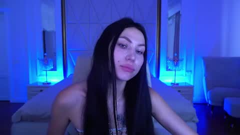 elisevelour online show from 07-18-26, 12:20