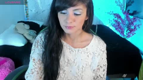 Snapshot of elissa_iris chatting on 06-04-26, 02:17 E L I S S A online show from 06-04-26, 02:17