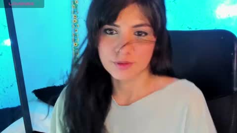 Snapshot of elissa_iris chatting on 06-16-26, 01:08 E L I S S A online show from 06-16-26, 01:08