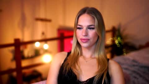 Snapshot of elister_alison chatting on 10-30-25, 07:14 Sunflower  online show from 10-30-25, 07:14