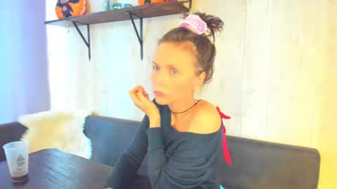 Snapshot of elizabe_th chatting on 07-26-26, 11:28 Elizabethangel online show from 07-26-26, 11:28