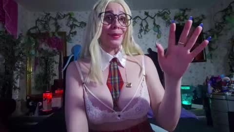 Snapshot of elizabeth77_ chatting on 10-25-25, 10:26 Elizabeth online show from 10-25-25, 10:26