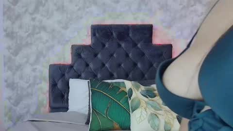 Elizabeth online show from 04-15-26, 09:04