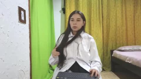 Snapshot of elizabeth_evanz chatting on 01-06-25, 04:04 elizabeth online show from 01-06-25, 04:04