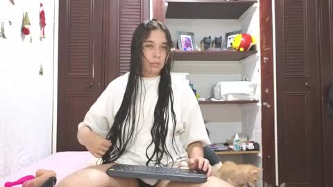 Snapshot of elizabeth_evanz chatting on 02-12-25, 12:58 elizabeth online show from 02-12-25, 12:58