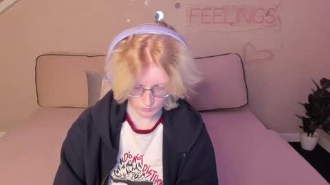 Snapshot of elizabeth_harpper chatting on 09-10-25, 01:05 Elizabeth online show from 09-10-25, 01:05