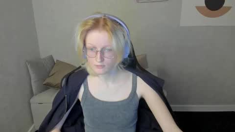 Snapshot of elizabeth_harpper chatting on 09-14-25, 08:13 Elizabeth online show from 09-14-25, 08:13