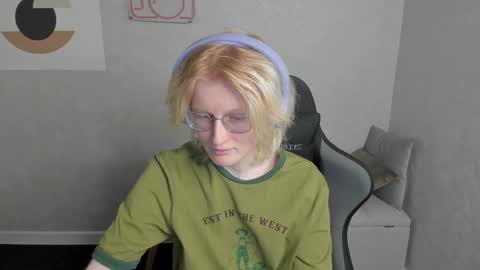 Snapshot of elizabeth_harpper chatting on 09-16-25, 01:17 Elizabeth online show from 09-16-25, 01:17