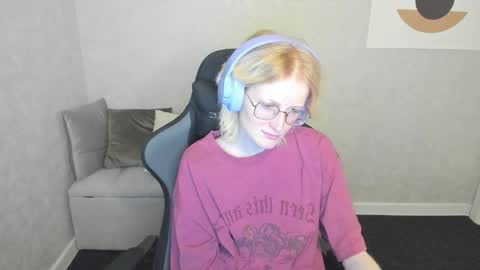 Snapshot of elizabeth_harpper chatting on 09-19-25, 01:07 Elizabeth online show from 09-19-25, 01:07