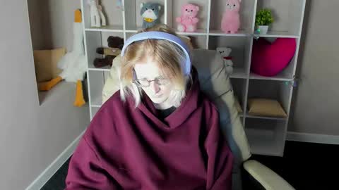 Elizabeth online show from 12-19-25, 01:01